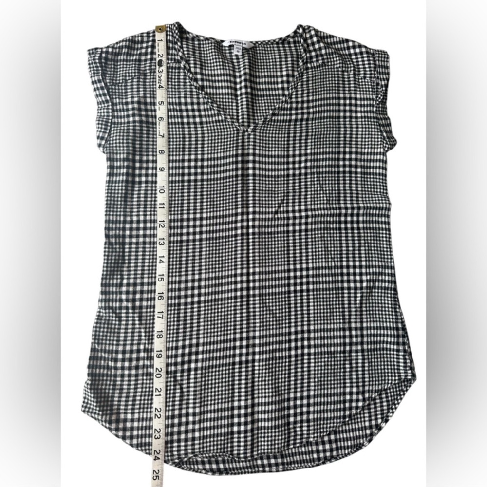 Express Black and White Checkered Women’s V Neck Cap Sleeve Blouse